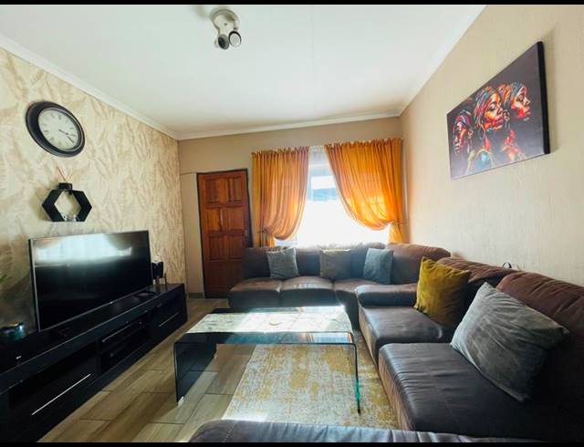 2 BEDROOM APARTMENT FOR SALE IN GERMISTON WEST